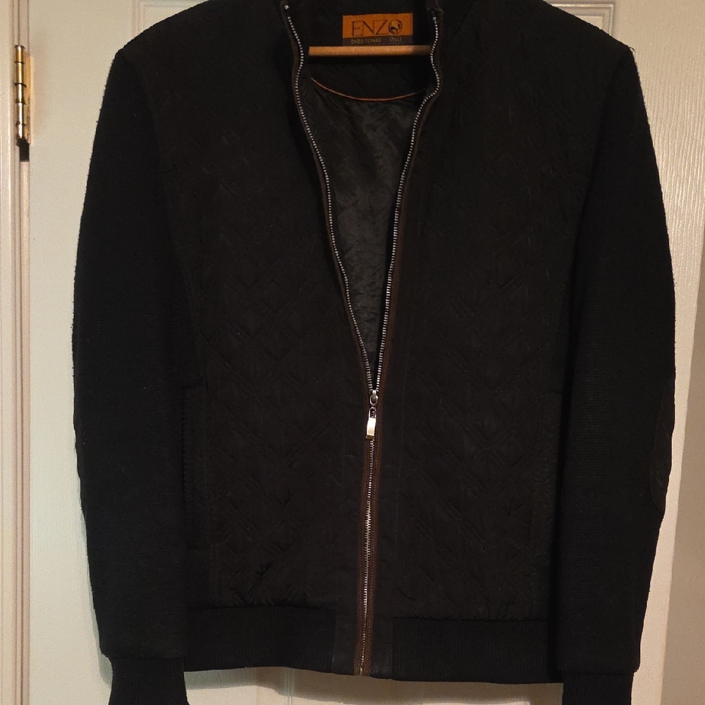 Black Bomber Jacket with Ribbed Cuffs and Minimalist Design